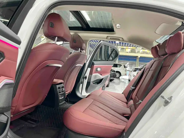 BMW BMW 3 Series 2024 320Li M Sport Package — Фото автомобиля 6