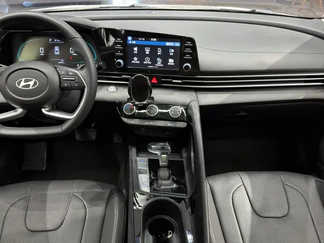 Hyundai Elantra — Фото автомобиля 26