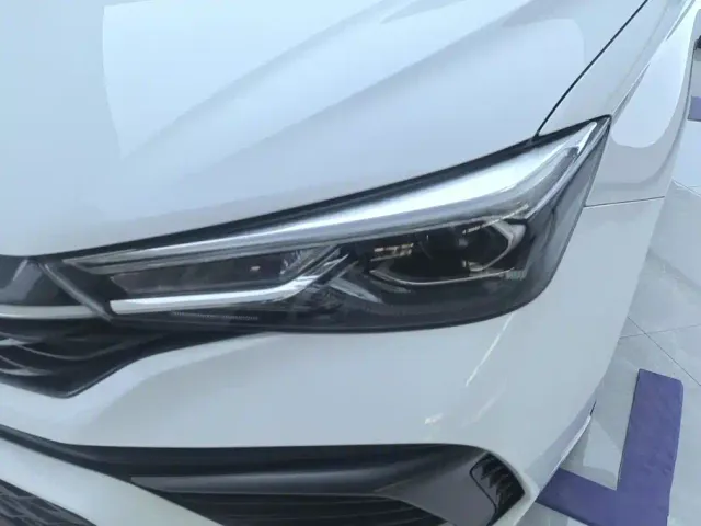 Roewe i5 — Фото автомобиля 5