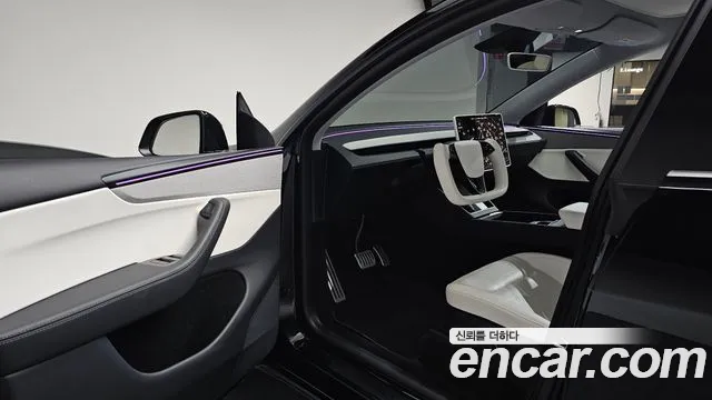 Tesla Model Y — Фото автомобиля 9