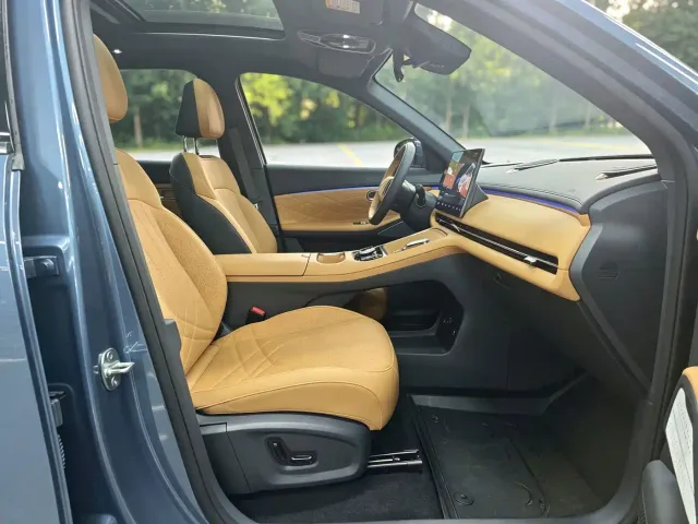 Geely Galaxy Starship 7 EM-i — Фото автомобиля 12