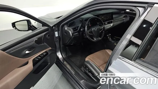 Lexus ES 7th Gen — Фото автомобиля 11