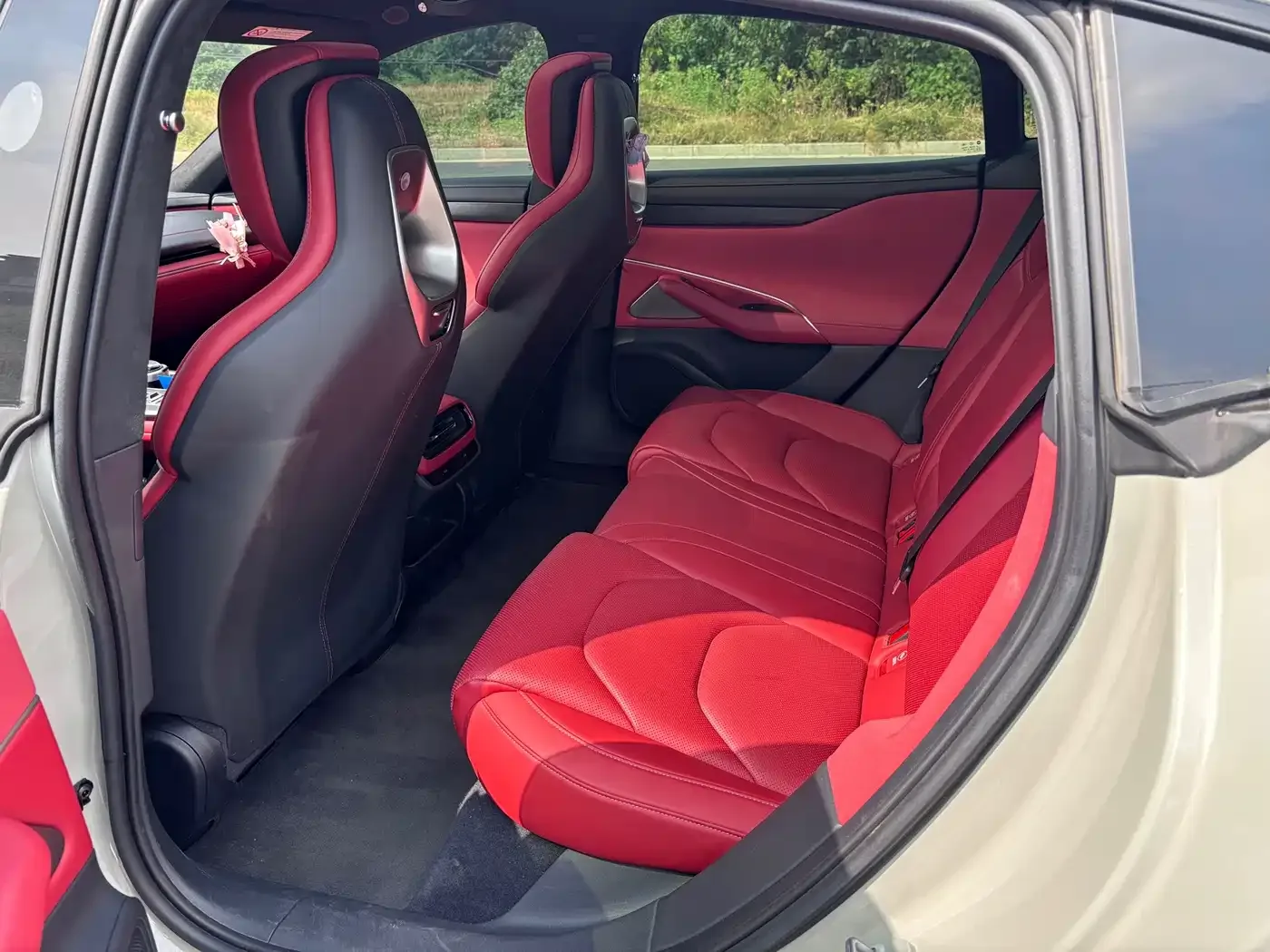 Xiaomi Auto Xiaomi SU7 2024 AWD Extended Range Advanced Smart Driving Max Edition — Фото автомобиля 5