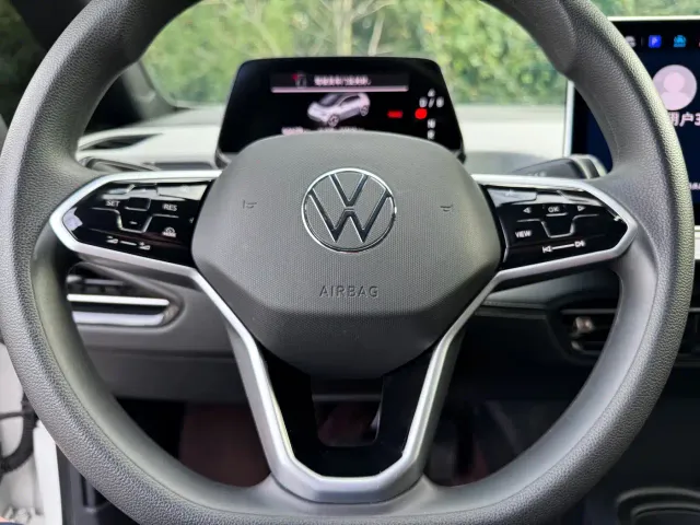 Volkswagen ID.3 — Фото автомобиля 9