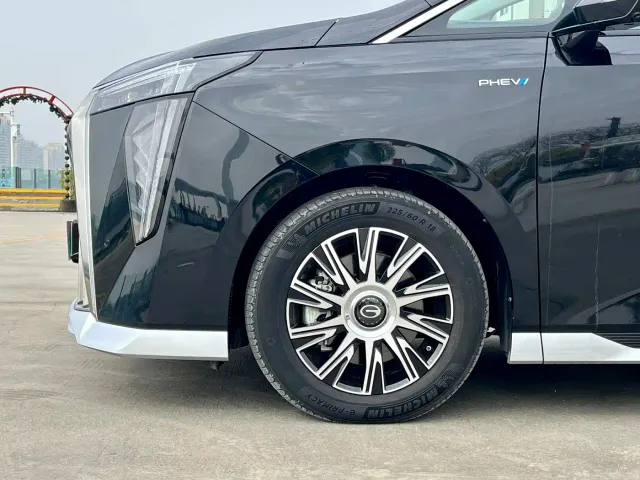 GAC Trumpchi E9 — Фото автомобиля 7