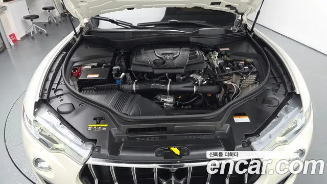 Maserati Levante — Фото автомобиля 6