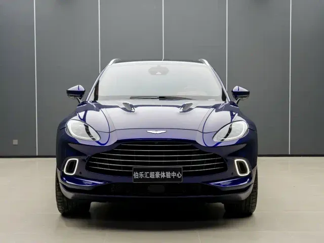 Aston Martin DBX — Фото автомобиля 3