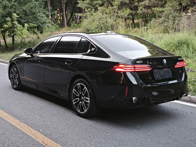 BMW 5 Series — Фото автомобиля 7