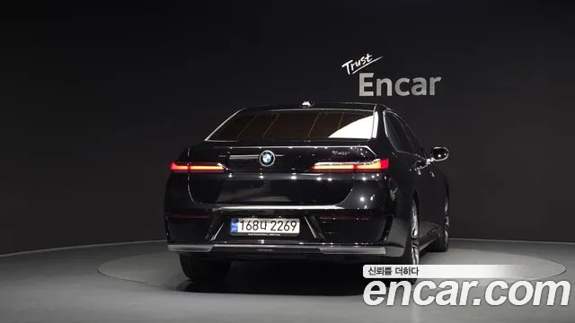 BMW 7 Series G70 — Фото автомобиля 4