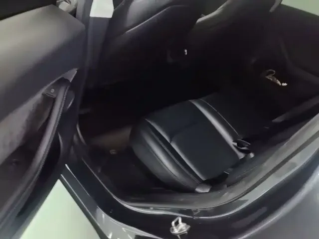 Tesla Model Y — Фото автомобиля 16
