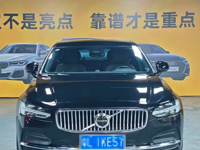 Volvo Volvo S90 2022 B5 Momentum Luxury Edition — Фото автомобиля 2