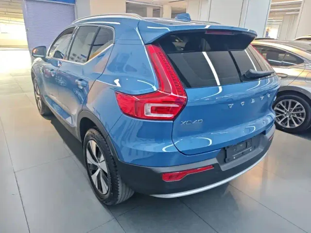 Volvo XC40 — Фото автомобиля 4