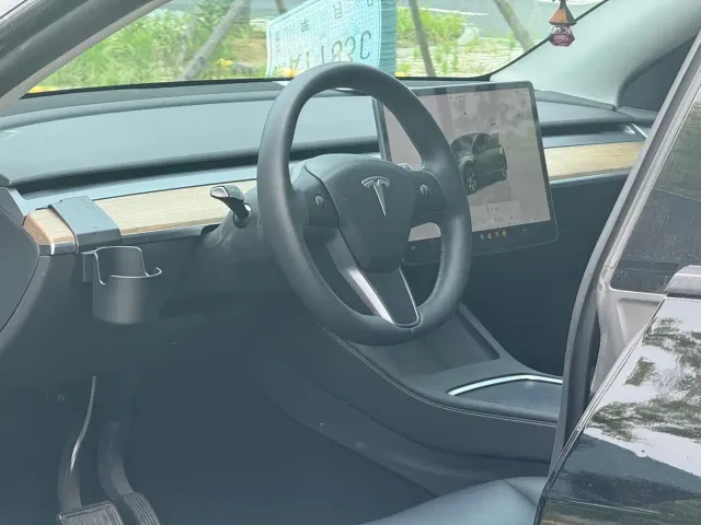 Tesla Model Y — Фото автомобиля 4