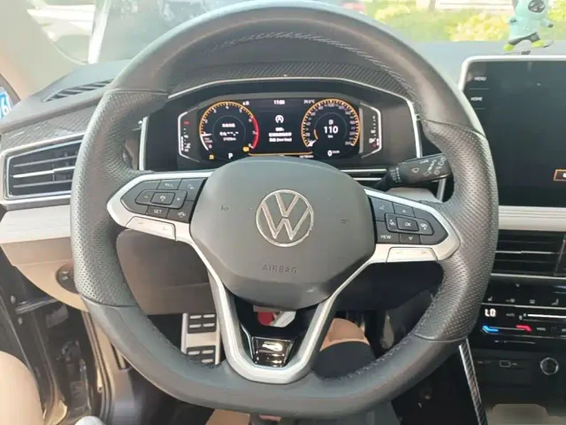 Volkswagen Tiguan L — Фото автомобиля 10
