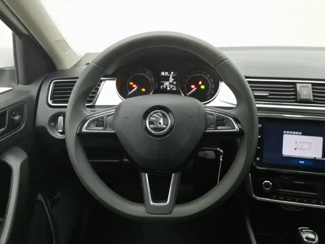 Skoda Rapid — Фото автомобиля 11