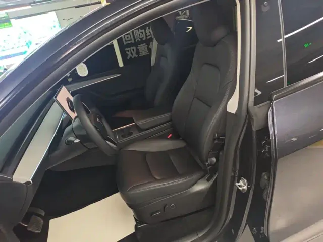 Tesla Model Y — Фото автомобиля 14