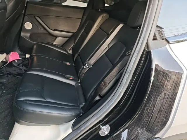 Tesla Model Y — Фото автомобиля 16