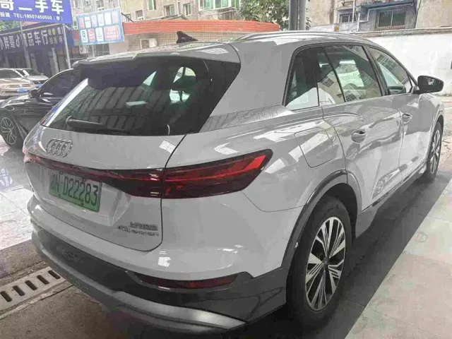 Audi Q5 e-tron — Фото автомобиля 4