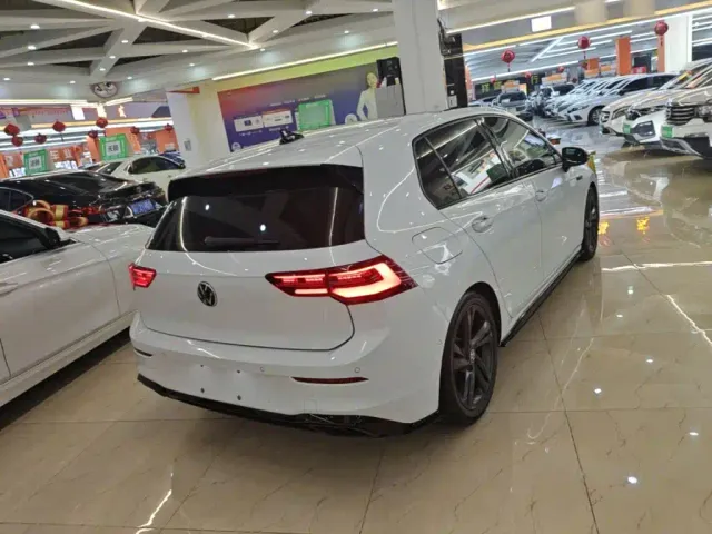Volkswagen Golf — Фото автомобиля 6