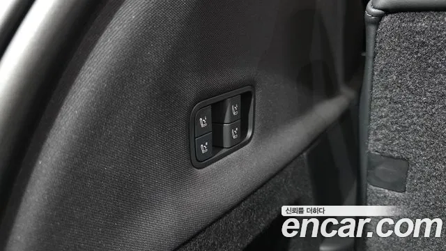Tesla Model Y — Фото автомобиля 22