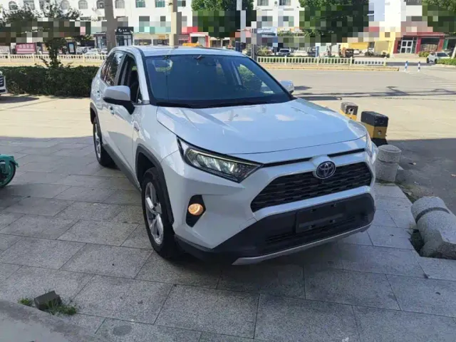 Toyota RAV4 — Фото автомобиля 3