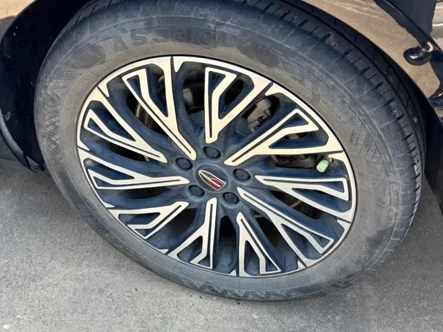 Hongqi H5 — Фото автомобиля 14
