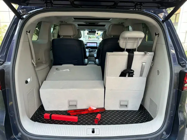 Roewe iMAX8 — Фото автомобиля 8