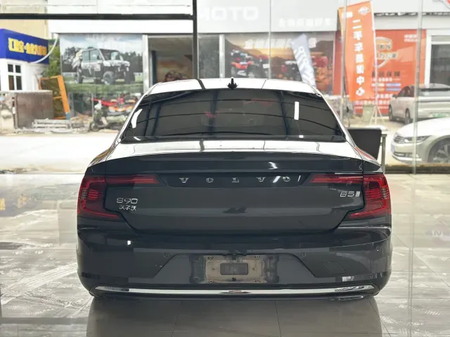 Volvo S90 — Фото автомобиля 14
