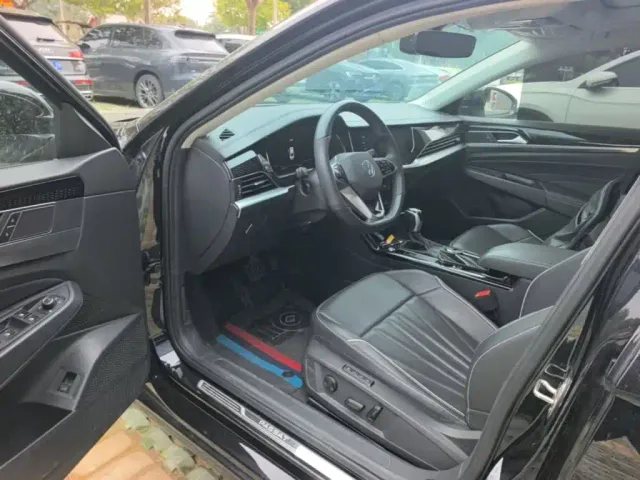 Volkswagen Passat — Фото автомобиля 15