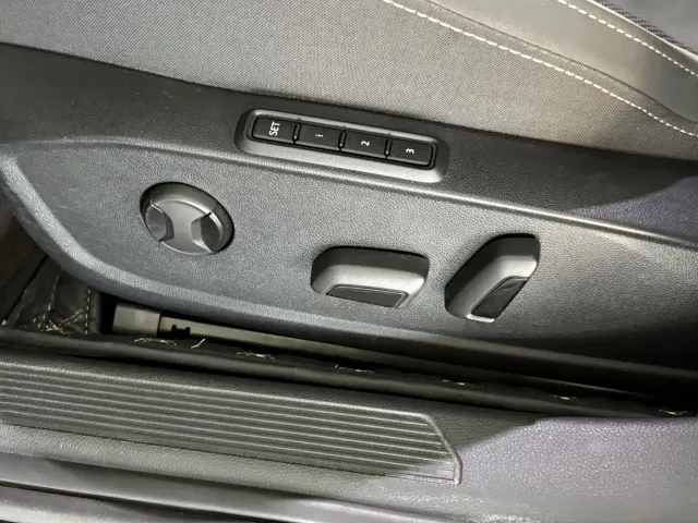 Volkswagen Golf — Фото автомобиля 12