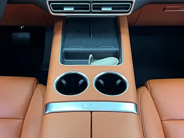 Li Auto L9 — Фото автомобиля 27