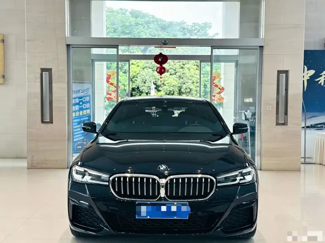 BMW 5 Series — Фото автомобиля 3