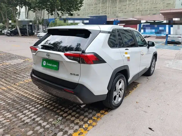 Toyota RAV4 — Фото автомобиля 6