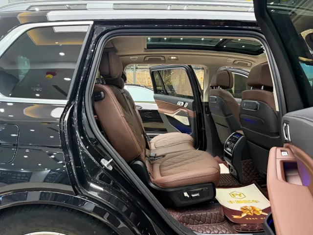 BMW X7 — Фото автомобиля 9