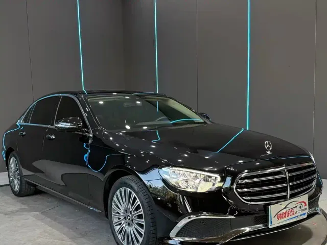 Mercedes-Benz E-Class — Фото автомобиля 3
