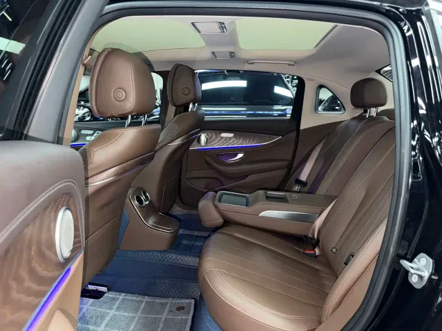 Mercedes-Benz E-Class — Фото автомобиля 9