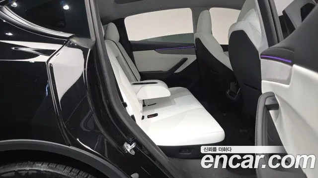 Tesla Model Y — Фото автомобиля 16