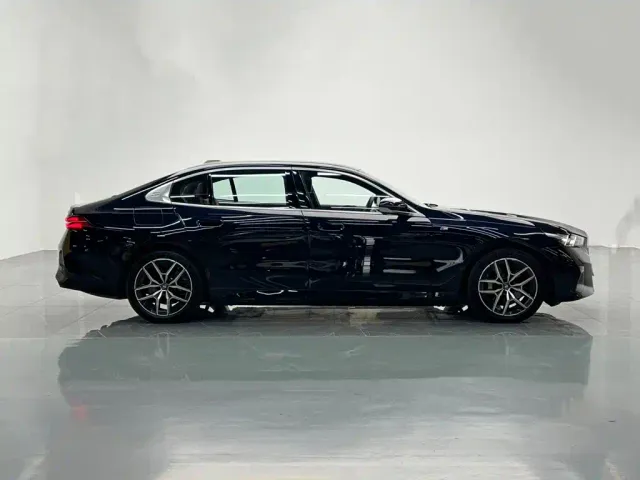 BMW i5 — Фото автомобиля 7