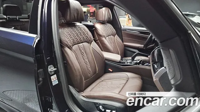 BMW 5 Series G30 — Фото автомобиля 15