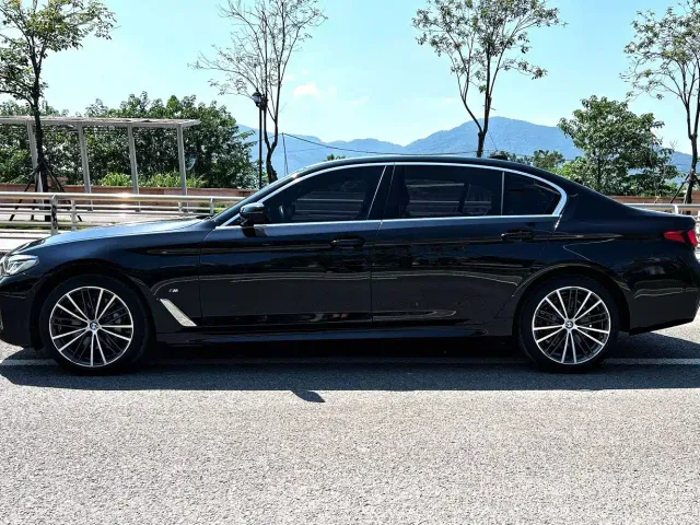 BMW 5 Series — Фото автомобиля 5