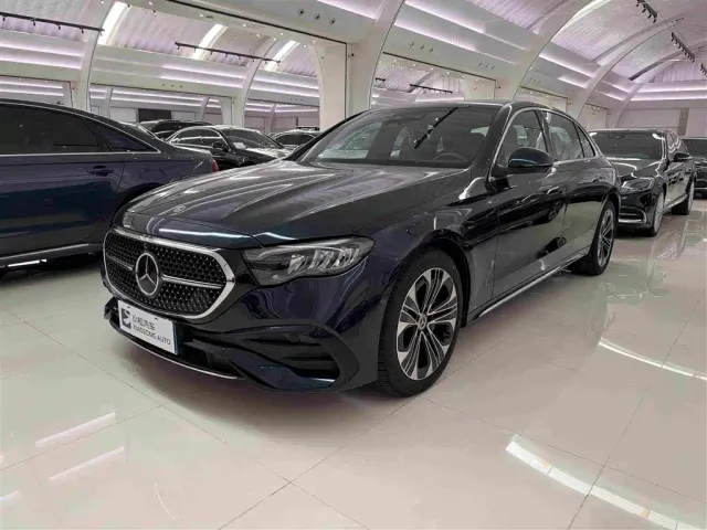 Фотография автомобиля — Mercedes-Benz E-Class