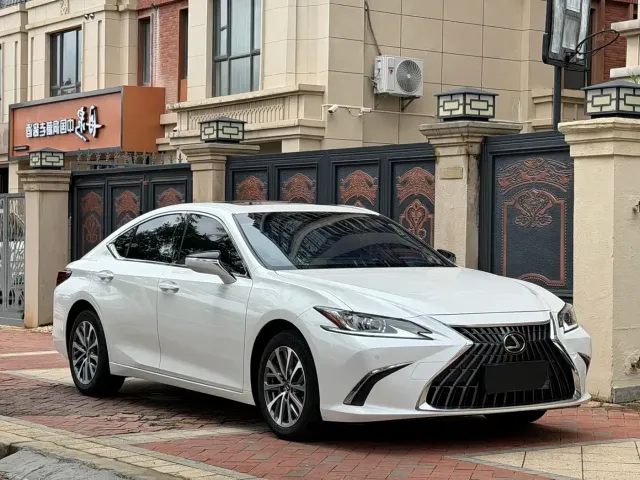 Lexus ES — Фото автомобиля 3