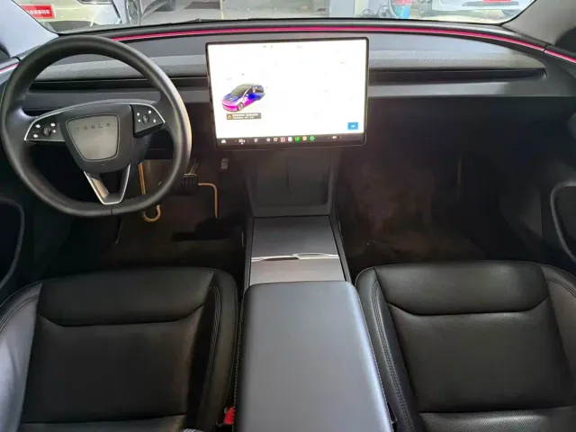 Tesla Model 3 — Фото автомобиля 12