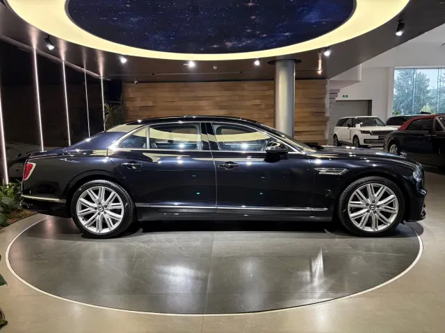 Bentley Flying Spur — Фото автомобиля 4