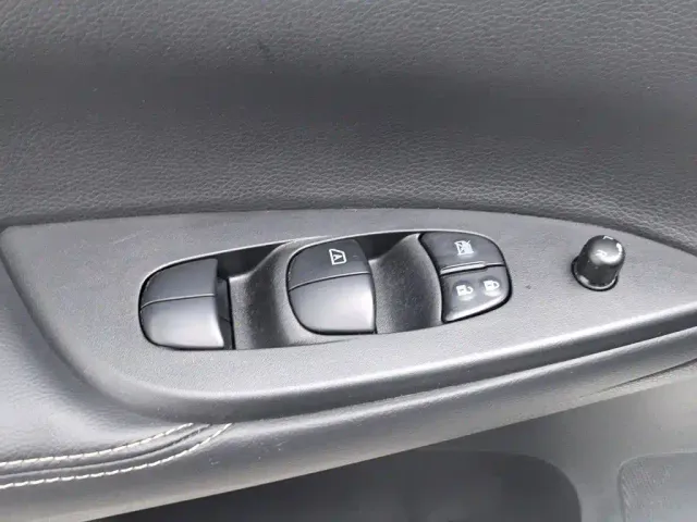 Nissan Tiida — Фото автомобиля 9