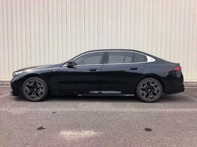 BMW 5 Series — Фото автомобиля 4