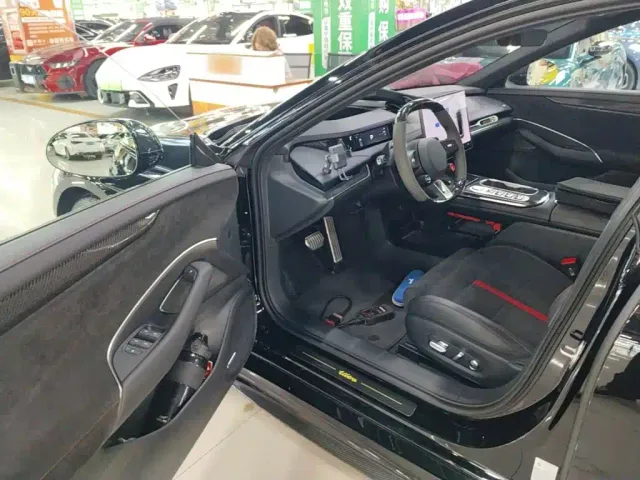 Xiaomi SU7 Ultra — Фото автомобиля 15