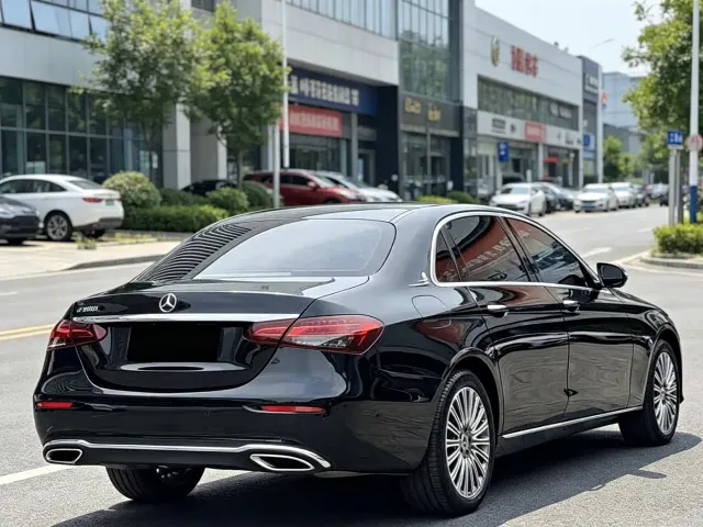 Mercedes-Benz E-Class — Фото автомобиля 14