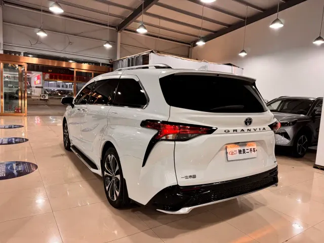 Toyota Granvia — Фото автомобиля 7