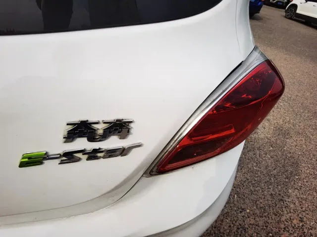 Changan Benben E-Star — Фото автомобиля 9